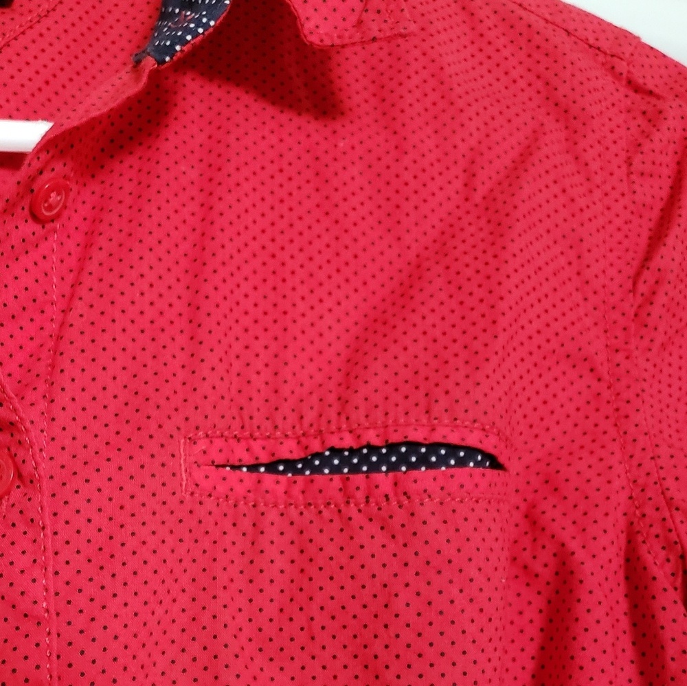 Tommy Hilfiger Red Button Down with Navy Accents - Picture 4 of 7